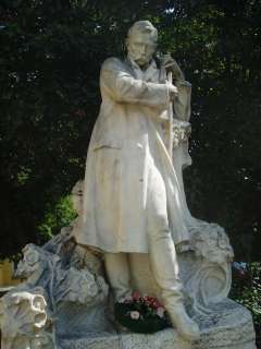 Szeged, Arany J. u. 02. Dankó Pista szobra 1.kép.jpg Szeged, Arany J. u. 02. Dankó Pista szobra 1.kép.jpg